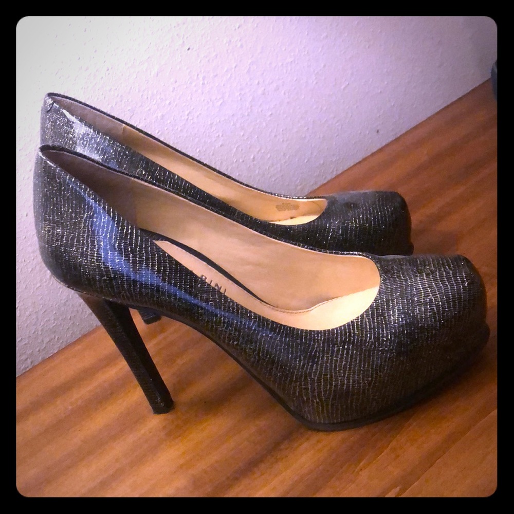 Gianni Bini Black & Gold Heels